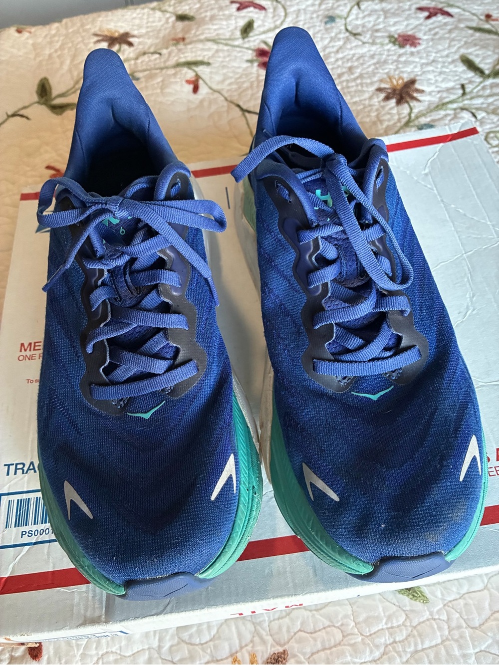 HOKA Arahi 6 Bellwether Women’s Size 9B Blue /Ocean Mist Running Shoes